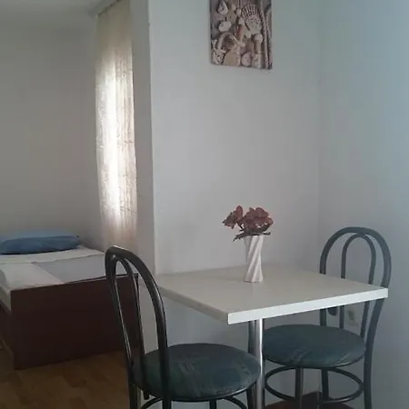 With A Parking Space - 12948 * ויר