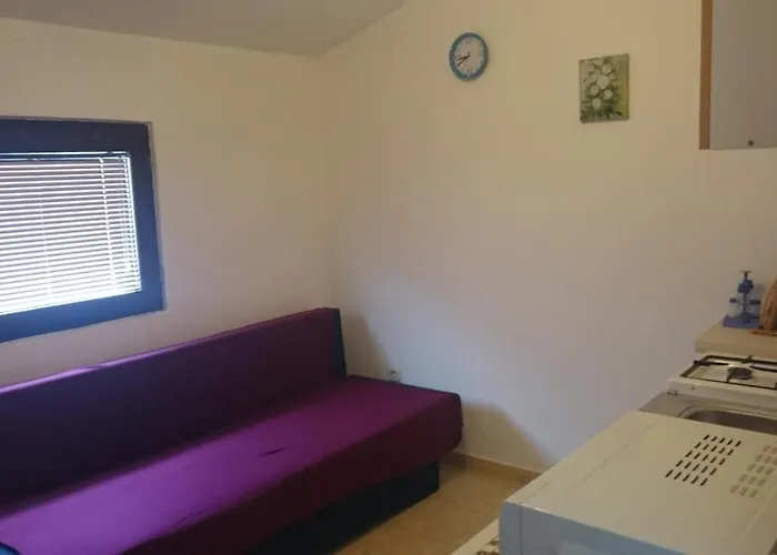 With A Parking Space - 12948 * 维尔