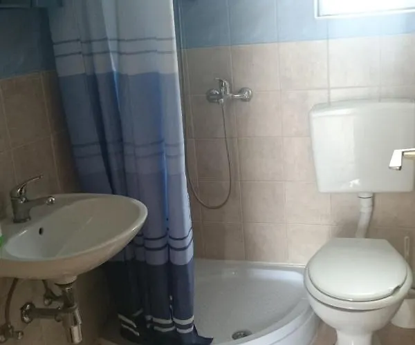 With A Parking Space - 12948 * 维尔