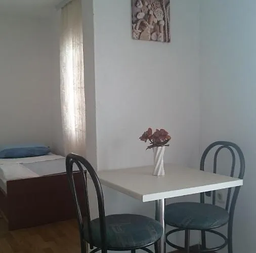 With A Parking Space - 12948 * 维尔