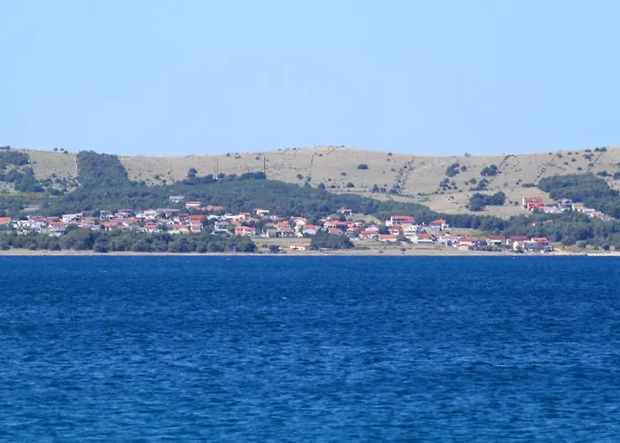 With A Parking Space - 12948 * 维尔